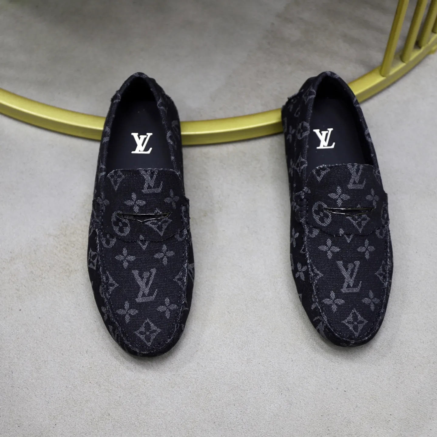 Ex-factory price: 480💰【LV】Louis Vuitton ⚠️High-end men’s driving and pedal series ⚠️38-44 (customized for 45) ⚠️All original cowhide leather! Thick and soft! Made entirely of calfskin lining! Rubber sheet anti-slip beanie sole! Three-dimensional package technology! Fashionable and classic! Handicrafts! Original high quality! Feel free to compare!